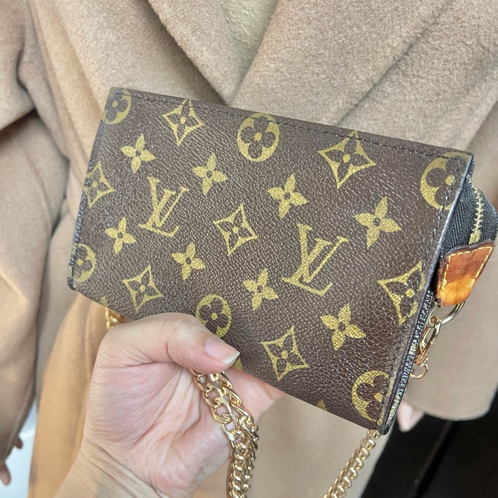Authentic Louis Vuitton monogram wristlet pouch (Q092) - Picture 2 of 11